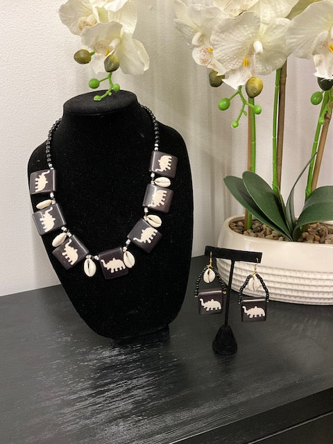 Elephants on Display Necklace Set